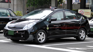 Toyota_Prius_Hinomaru_Taxi.jpg