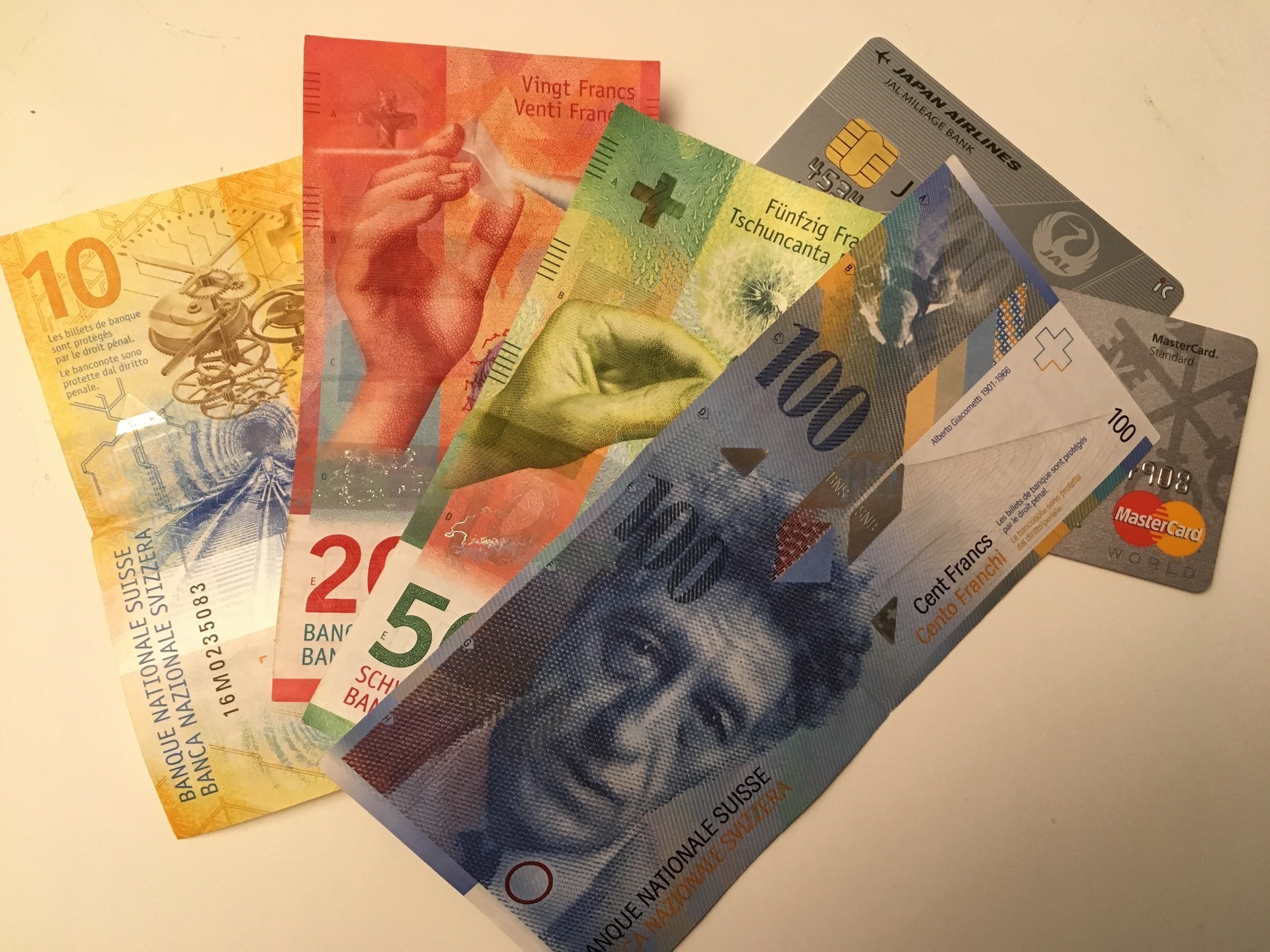 スイスの通貨はユーロではなく、スイスフラン | スイス ひとりで旅行社