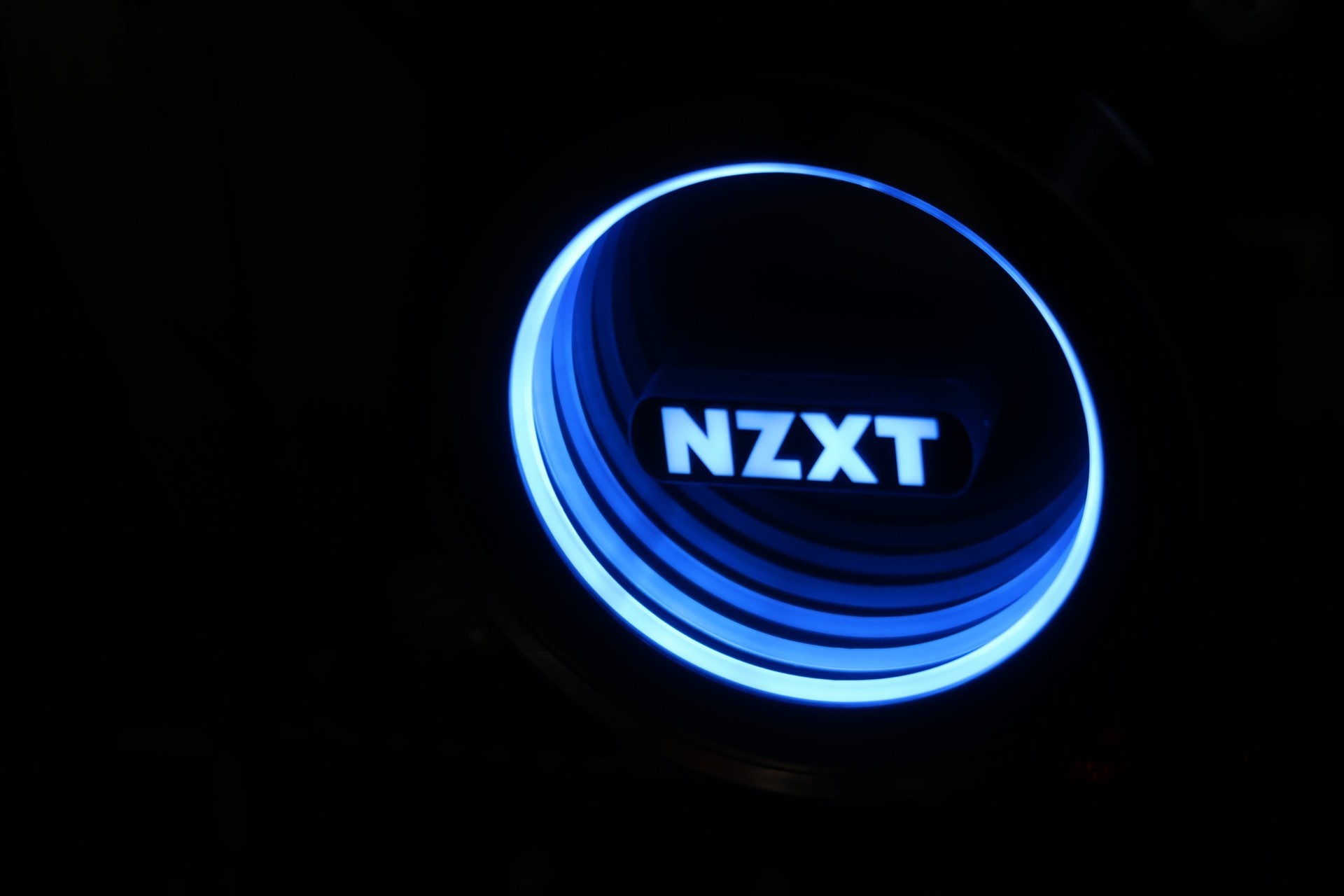 新世代は旧世代を大きく超えよ レビュー Nzxt社 Kraken X52 美しいクーラーをレビュー