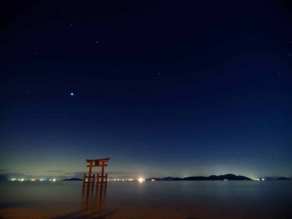 琵琶湖の上に鳥居 神聖なパワースポットに カフェ好き おすすめ