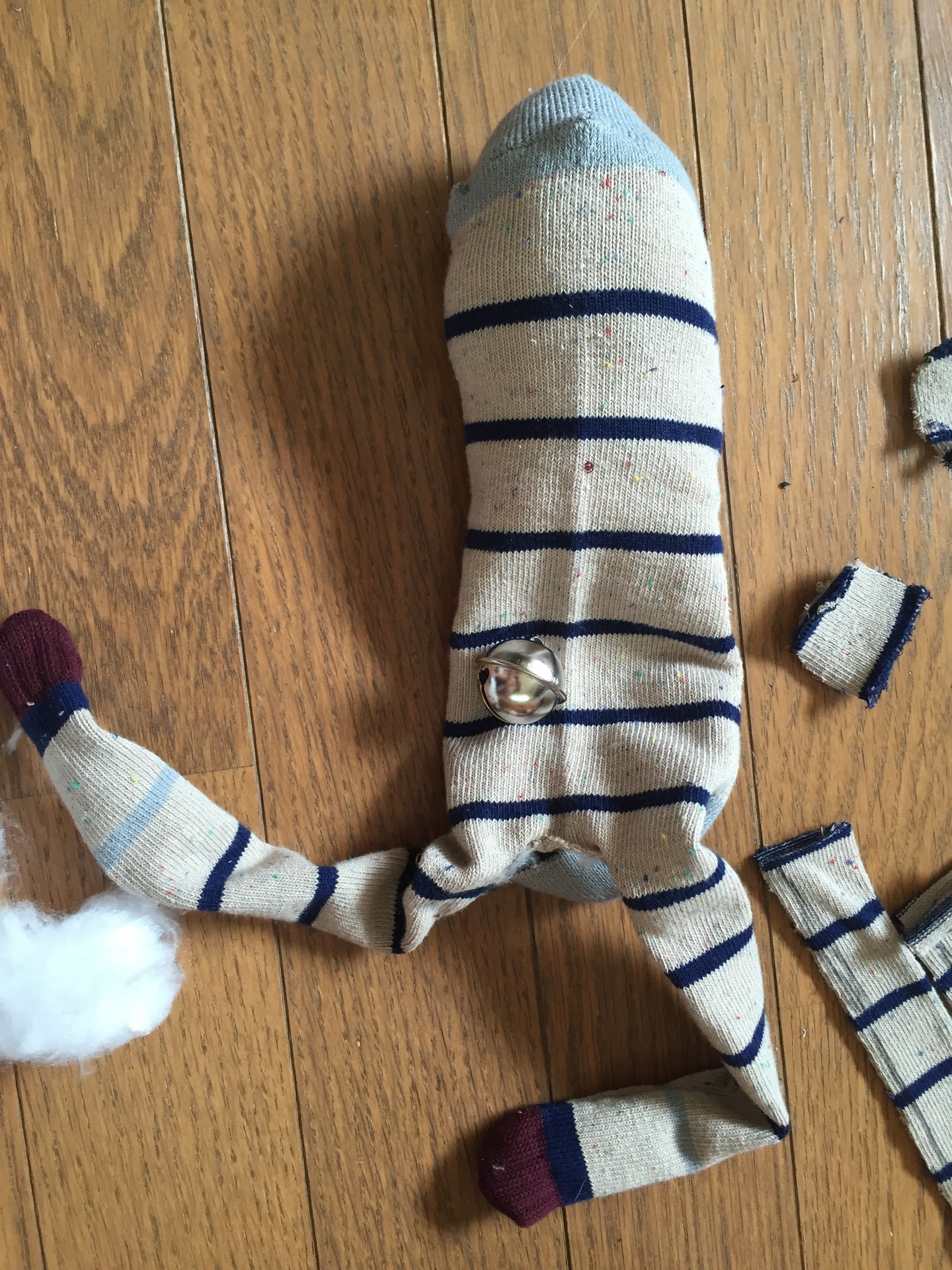ボストンテリアのカールさんのゆったり生活 靴下で簡単に作れる犬用おもちゃ ソックモンキー を改造したかわいい犬用のおもちゃの作り方