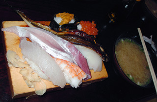広島グルメんクエスト 力寿司 ちからずし 名物ジャンボ寿司 巨大ネタ