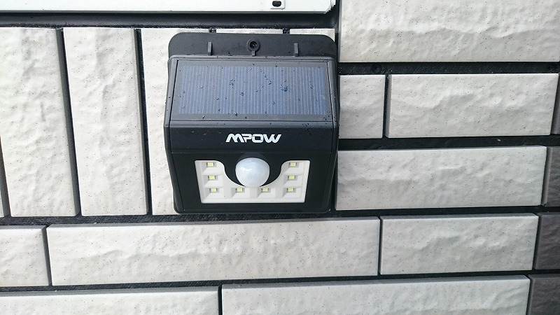 一条工務店 I Cube でゼロエネルギーzeh生活 続 カーポートにセンサー付きソーラーライトを取り付けてみました 壁に穴をあけないdiy