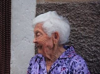 elderly-woman-228955_1280.jpg