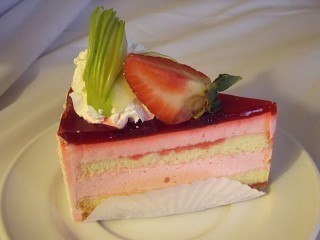 640px-Strawberry_Cake.jpg
