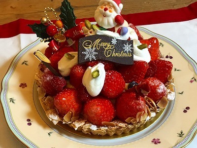 子供連れでホテル ヒルトン東京ベイのフレッシュコネクションのイチゴのタルト クリスマスケーキバージョン