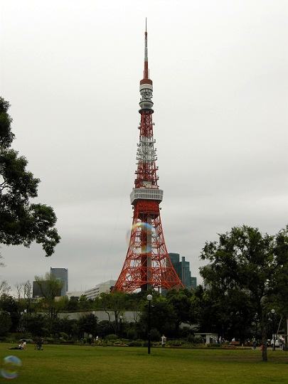 高円寺おじさ ん の部屋 先端の曲がった東京タワー