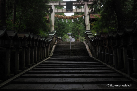 こころの大地 宝山寺参道