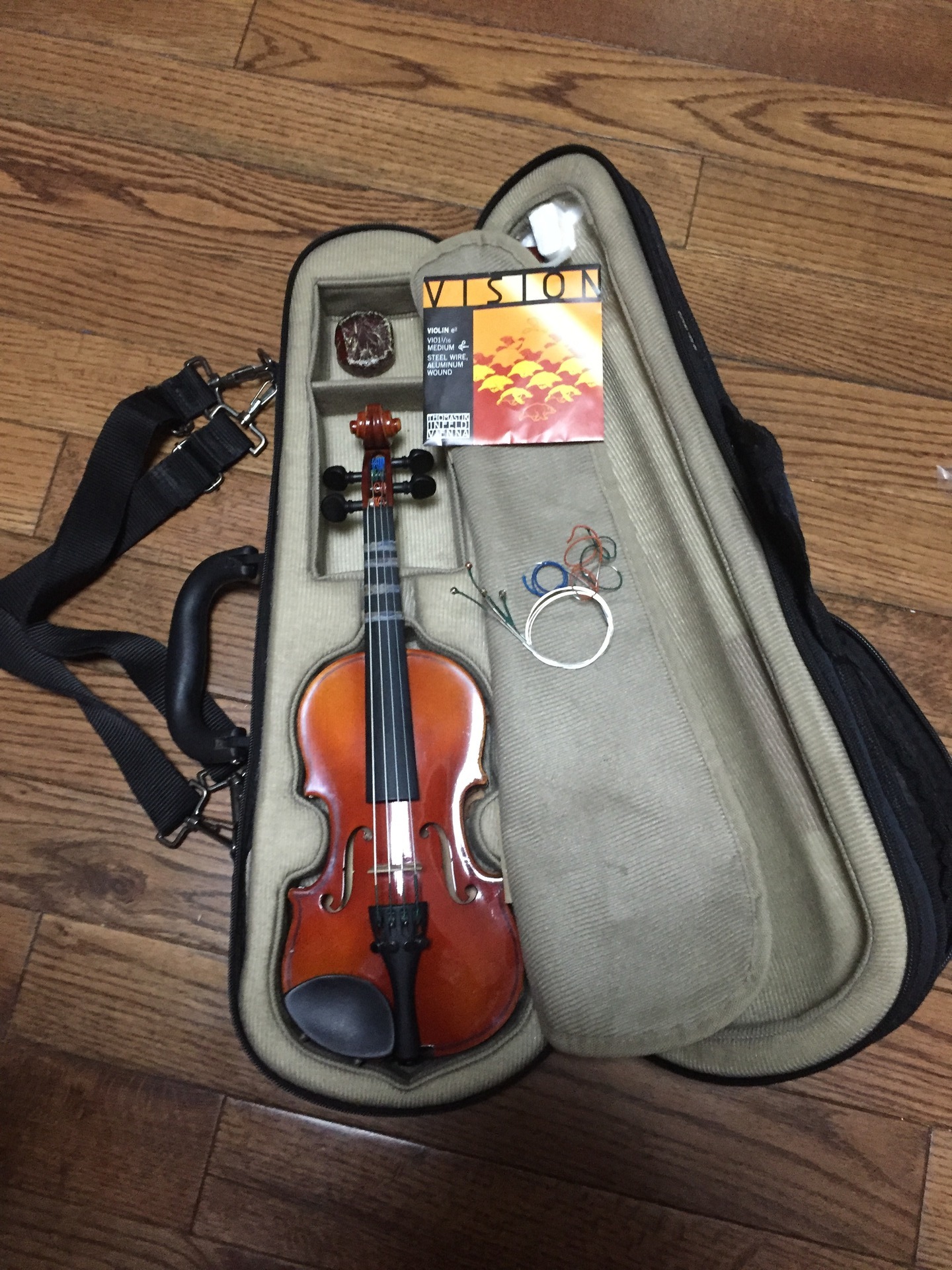 ミルクリークな子育てライフ ロココ調編 ヴァイオリン1 16サイズの弦の張替えと弓の毛替えをしました