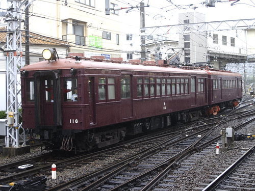 Hankyu_116_Shojaku_station_20070506.jpg