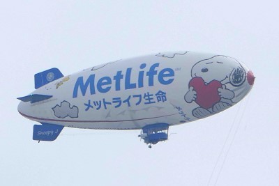 人生プラス思考で生きるが勝ち メットライフ生命の飛行船 スヌーピーj号 が飛んできた