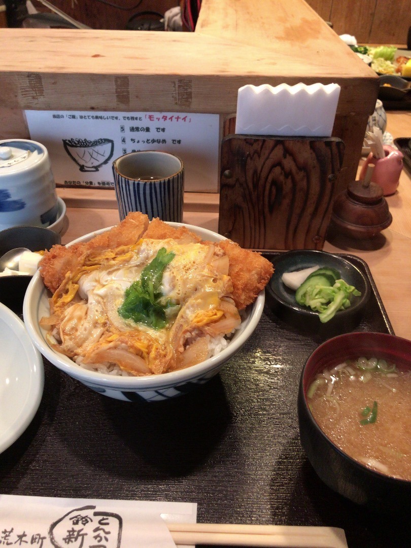 我が青春のナポリタン 幸せのハンバーグ 旨逸品 かけカツ丼 荒木町のランチと言えばトンカツ 鈴新