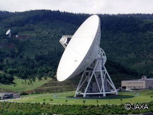 臼田宇宙空間観測所の64mパラボラアンテナ画像・JAXAデジタルアーカイブスより(c)JAXA