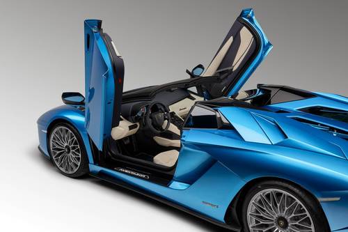 Lamborghini-Aventador-S-Roadster-10.jpg