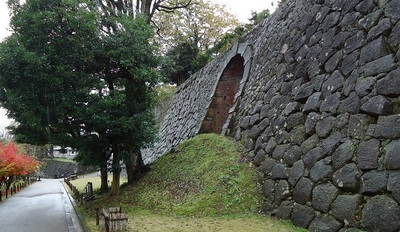 Brick-tunnel-Kanazawa-Castle.JPG