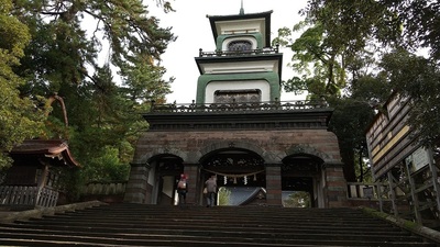 Gate-oyama-jinja.JPG