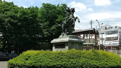 Nitta-Yoshisada-Statue.JPG