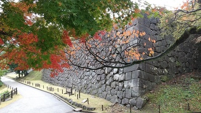 Stone-Wall-Kanazawajo.JPG