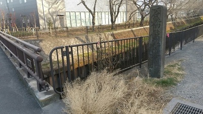 Stone-bridge-Memorial-tower-Yono.JPG