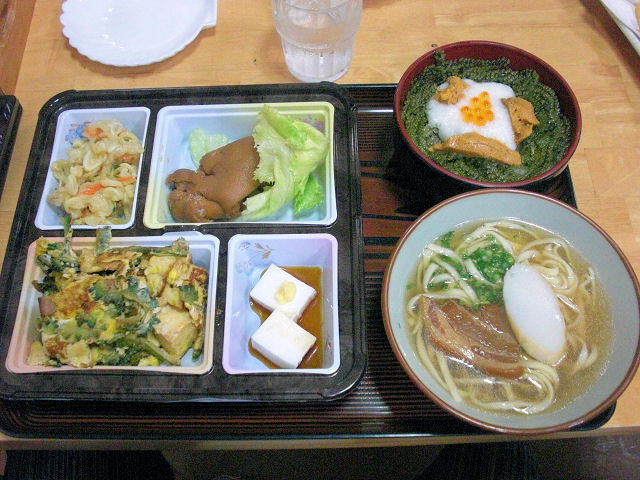 希少 鮮度最高の海ぶどう丼 恩納村 元祖 海ぶどう 本店 沖縄県 Umaburo うまぶろ