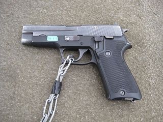 640px-JGSDF_9mm_Pistol_20120422.jpg