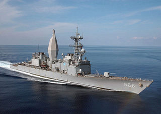 640px-US_Navy_021127-N-3653A-004_Spruance-class_Arthur_W._Radford_steams_through_the_Mediterranean_Sea.jpg