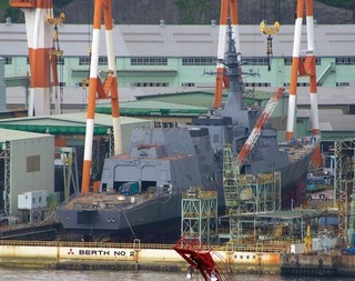 971px-JS_Teruzuki_(DD-116)_under_construction_at_Mitsubishi_Nagasaki_Shipyard,_cropped.jpg