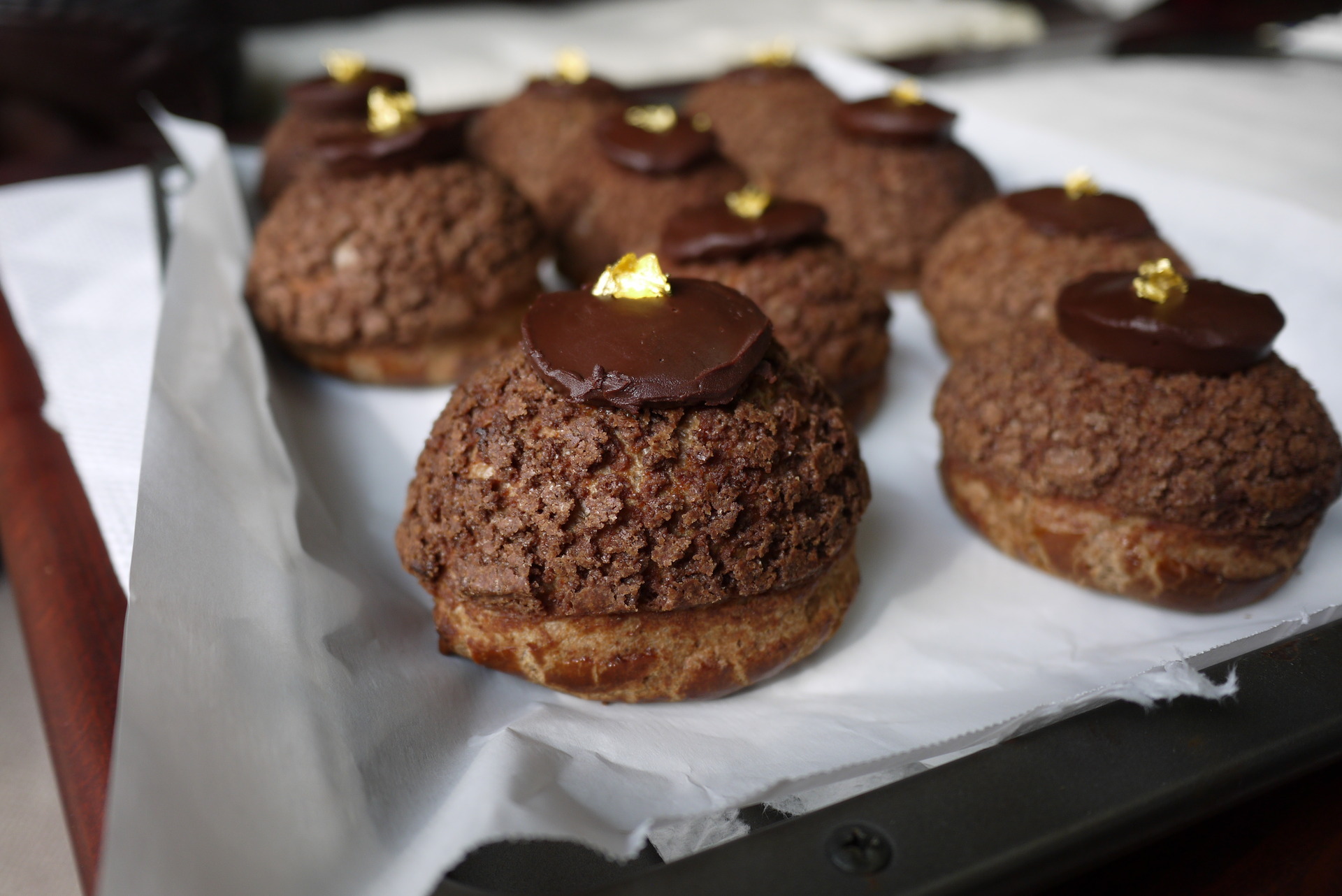 お気に入りのスイーツレシピと気ままにフルーツ栽培 チョコレートとヘーゼルナッツのシュークリーム