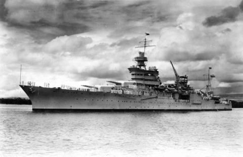 USS_Indianapolis_(CA-35)_at_Pearl_Harbor,_circa_in_1937_(NH_53230).jpg