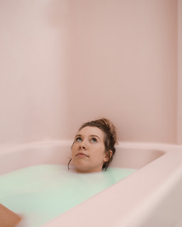 woman-in-bathtub-with-water-3612405.jpg