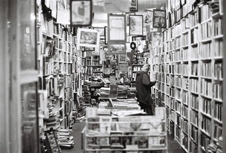 bookstore-482970_640.jpg