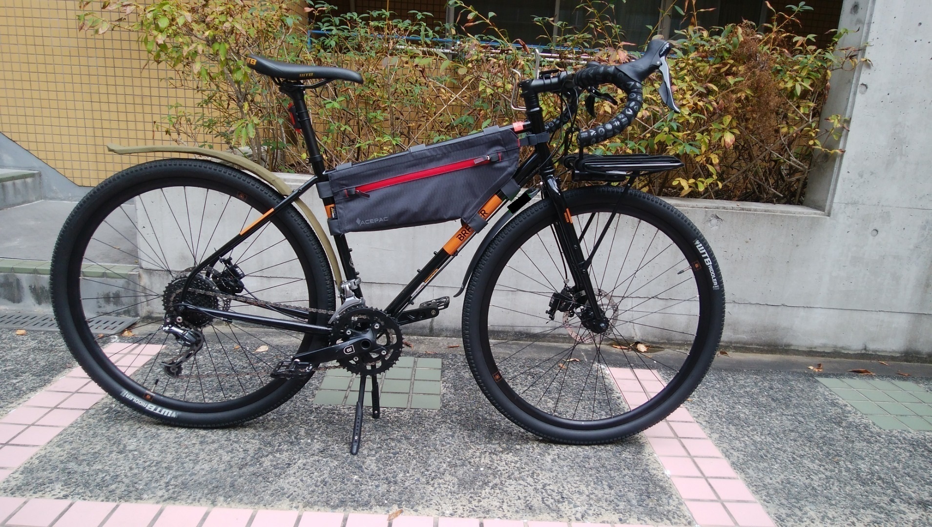 1470円 激安正規品 Acepac ジップ自転車フレームバッグ - M ブラック 128209