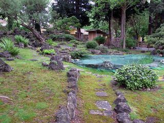 Japanese-Garden_at_Sch?nbrunn_Palace.jpg