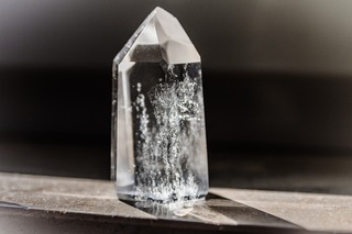 crystal-1685590_1920.jpg