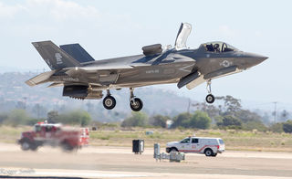 1024px-Lockheed_Martin_F-35B_Lightning_II_-_2015_Miramar_Air_Show_(21743388048).jpg