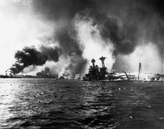 800px-USS_California_sinking-Pearl_Harbor.jpg