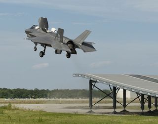 F-35_Lightning_II_Ski_Jump_151906-D-AW822-318.jpg