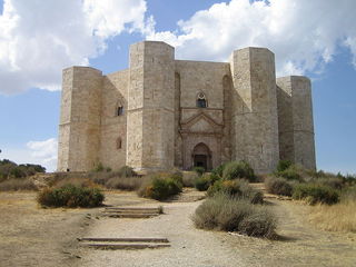 800px-Castel_del_Monte.jpg