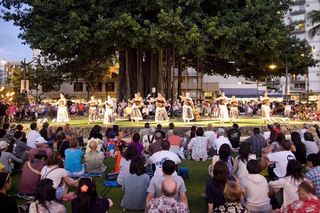 700_201203-N_hula-kuhio_1013_1000.jpg