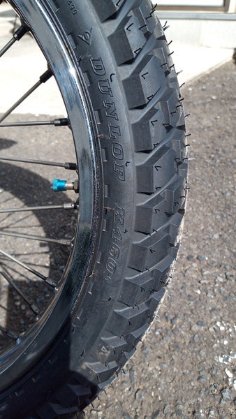 キャンプツーリングことはじめ: タイヤ交換 DUNLOP K460/K560