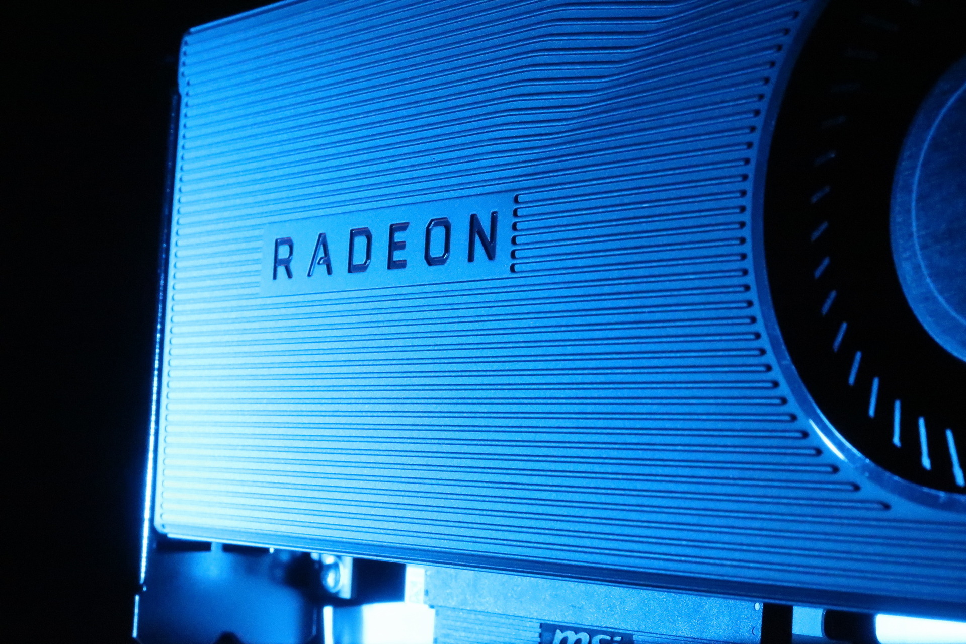 新世代は旧世代を大きく超えよ: 【新世代 PCIe Gen4】MSI社「Radeon RX ...