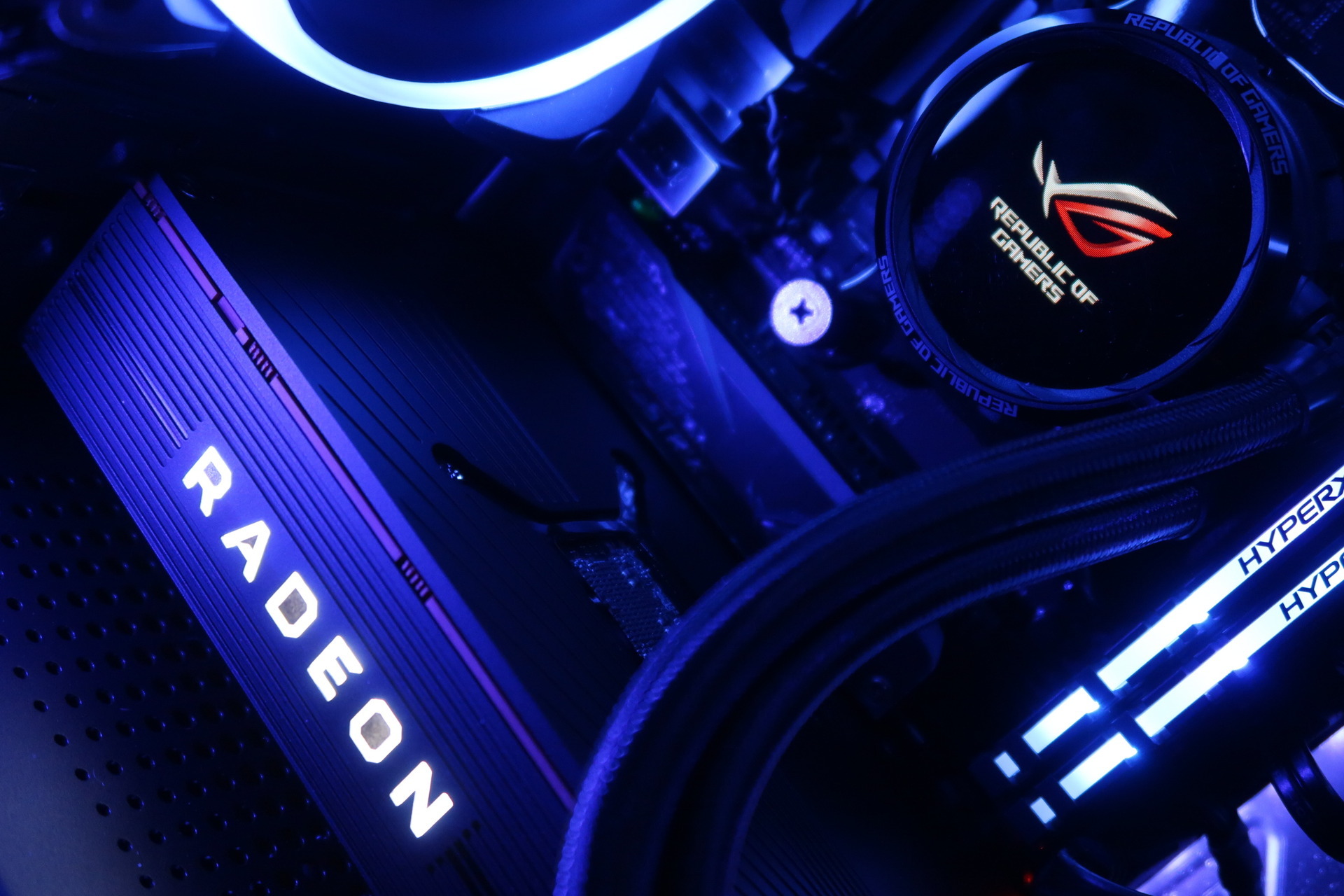新世代は旧世代を大きく超えよ: 【AMD50周年記念モデル】AMD社「Radeon