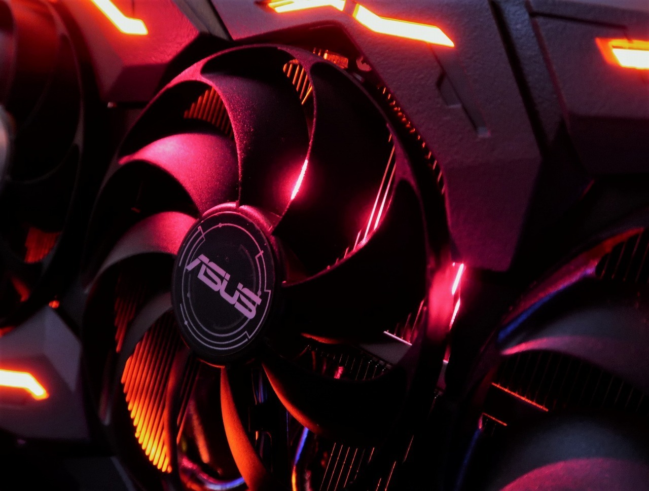 新世代は旧世代を大きく超えよ: 【３万円の最強グラボ】ASUS社「ROG