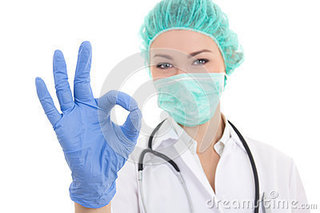 docteur-de-jeune-femme-dans-le-showin-de-gants-de-masque-de-chapeau-et-en-caoutchouc-de-chirurgien-45296271.jpg