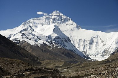 800px-Everest_North_Face_toward_Base_Camp_Tibet_Luca_Galuzzi_2006.jpg