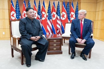 800px-President_Trump_Meets_with_Chairman_Kim_Jong_Un_(48164732841).jpg