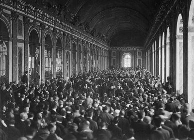 800px-Treaty_of_Versailles_Signing,_Hall_of_Mirrors.jpg