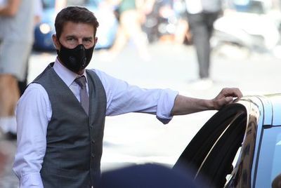 actor-tom-cruise-wears-a-face-mask-during-the-filming-of-news-photo-1608098538.jpeg