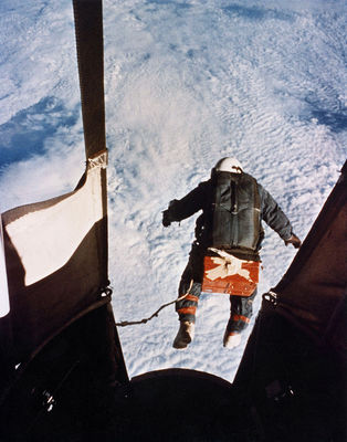 800px-Kittinger-jump.jpg