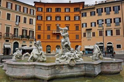 roma_piazza-navona-fontana-nettuno-768x512.jpg